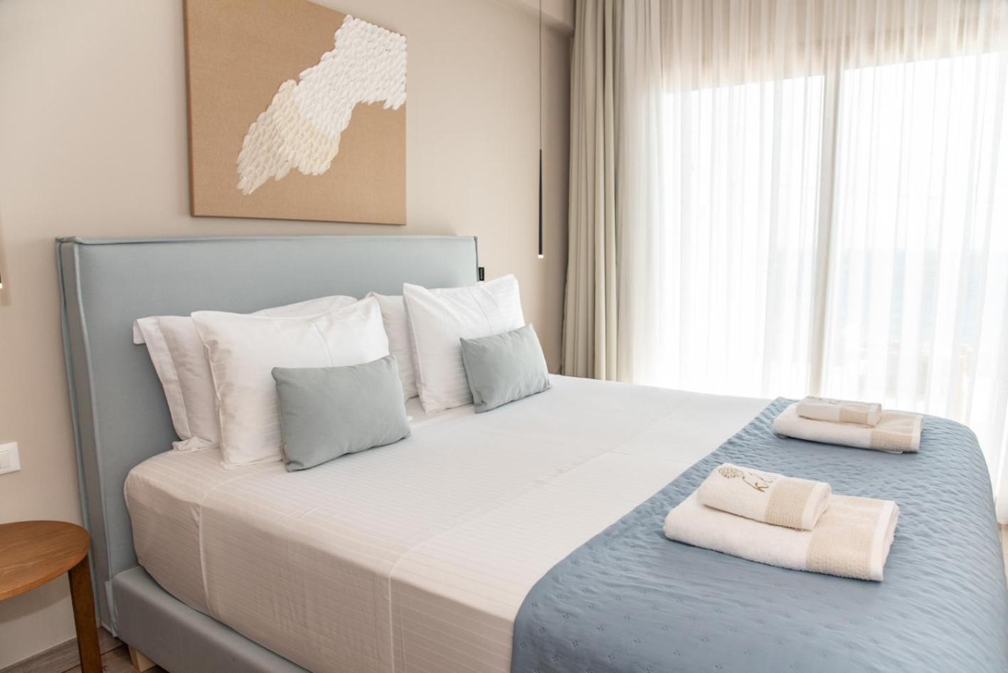 אכיליון Kaiser Luxury Suites מראה חיצוני תמונה