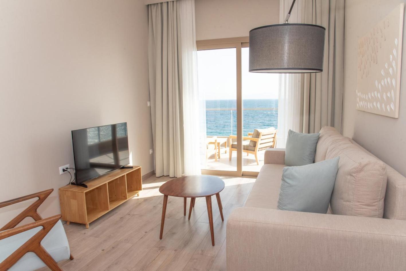 אכיליון Kaiser Luxury Suites מראה חיצוני תמונה