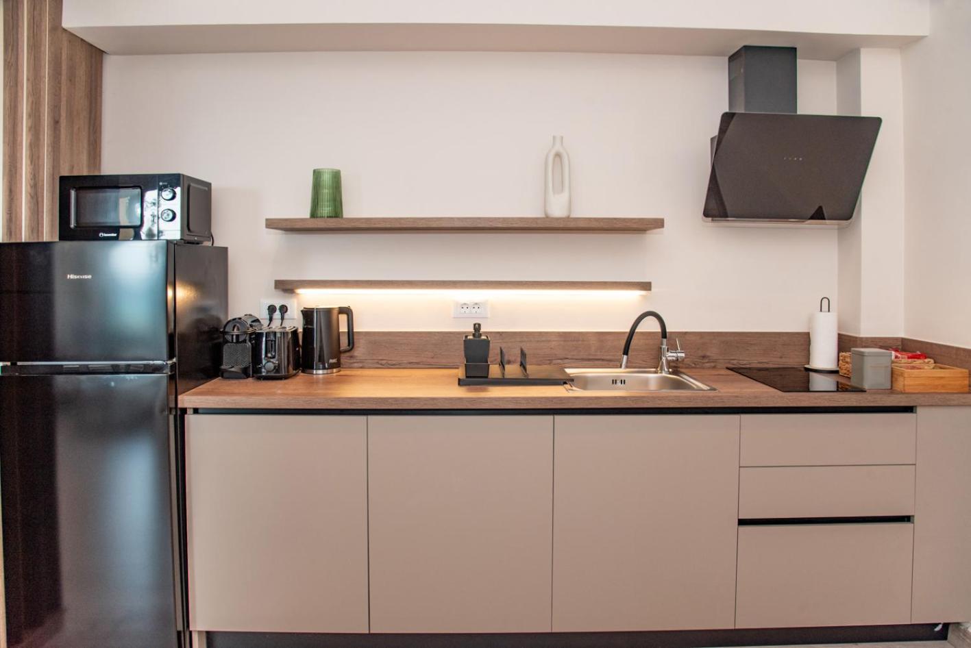 אכיליון Kaiser Luxury Suites מראה חיצוני תמונה